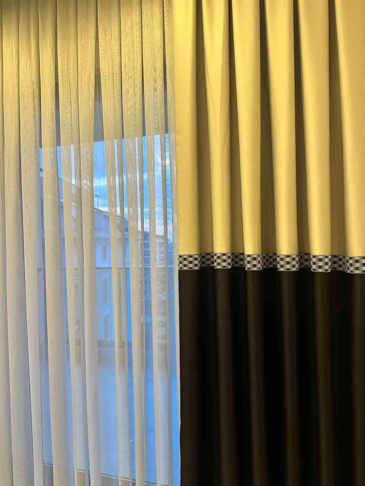 Paris Home Store perde uygulamasına sahip modern salon